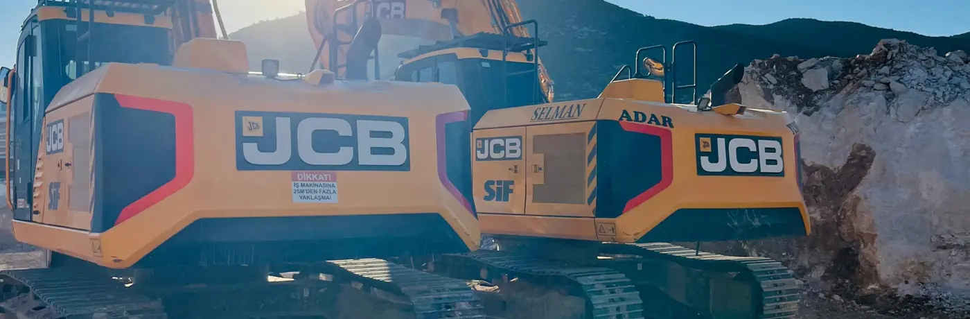 Söztaş makine parkındaki JCB ekskavatörler