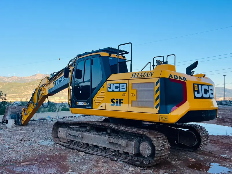 Söztaş makine parkındaki JCB ekskavatör