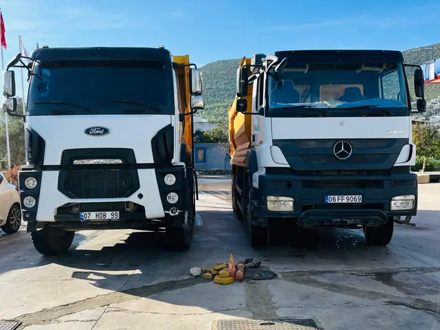 İki damperli kamyon