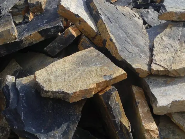Kayrak taşı yığını
